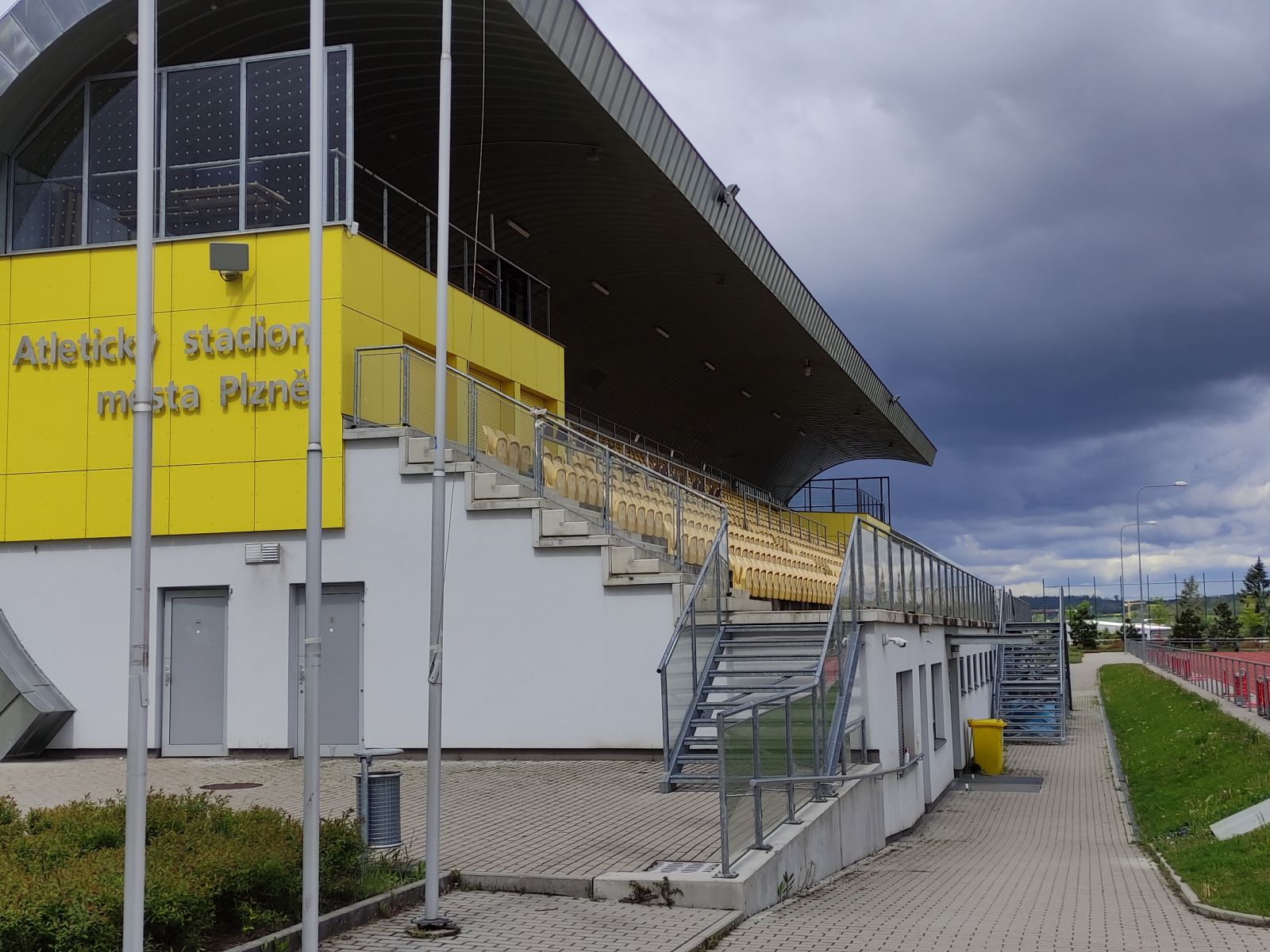 Rozšíření regenerace na atletickém stadionu v Plzni na Skvrňanech